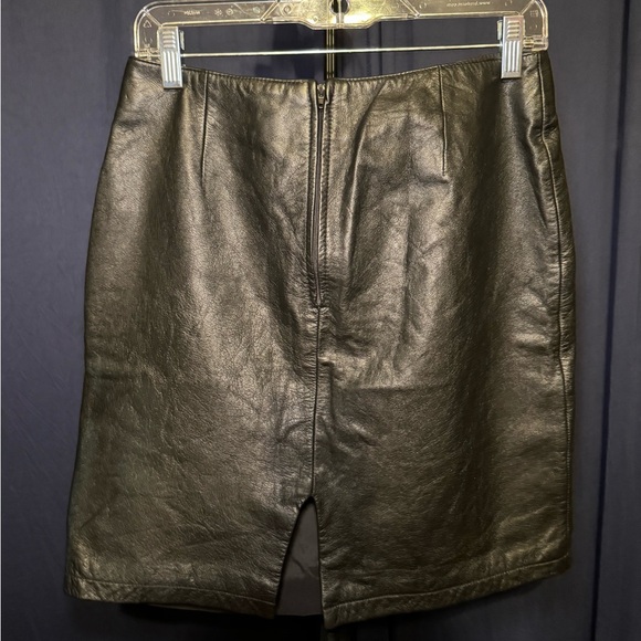 Black leather skirt - Picture 6 of 10